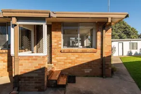 A  little beach front cottage - Image 4