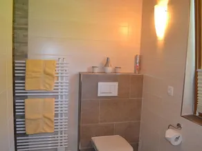 Double room, shower, toilet, facing the mountains - Image 3