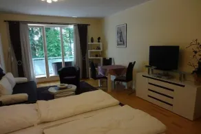 Cozy apartment with balcony and view of the greenery, only a few meters to the beach - Image 4