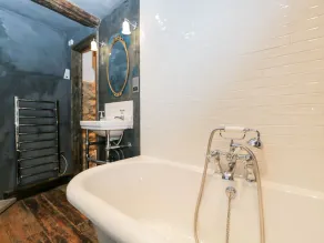 FOXDEN, family friendly, character holiday cottage in Sherborne - Image 3