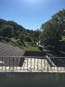 Gîte de 4 personnes dans une maison en pierre de pays. - Image 4