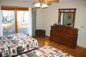 Sandy beach, quiet lake, great fishing & beautiful sunsets w/2 kayaks & gameroom - Image 3