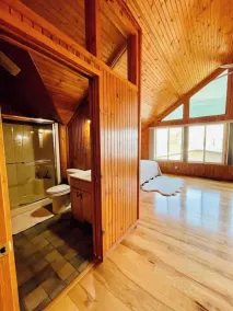 Unforgettable 4 bedroom 3 bath waterfront cabin - Image 2