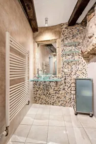 Cozy Apt with Smart TV Elevator & Equipped Kitchen - Image 4