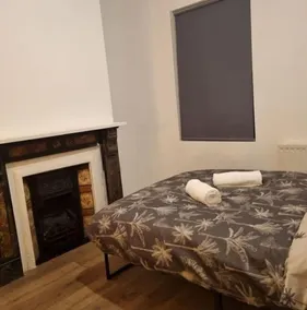 Luxurious Double Bedroom - Image 5