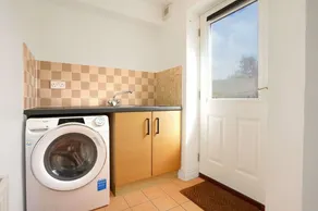 Spacious House - Parking - Garden - Wifi - SmartTV - Image 2