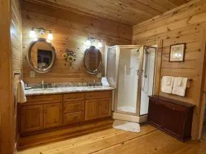 Parkland, Deluxe Log Cabin, a Hot Tub and a Lake! - Image 3