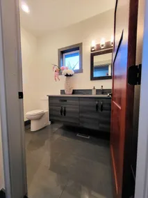 Large west coast home near the seaside - Image 4