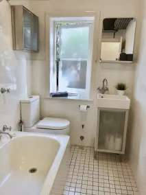Free parking & 3 min walk to beach! - Image 3