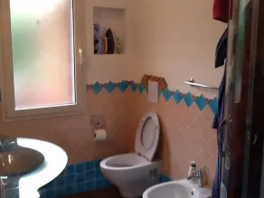 CONFORTEVOLE appartamento con ampia veranda che si affaccia sulla  piscina. <br> - Image 4
