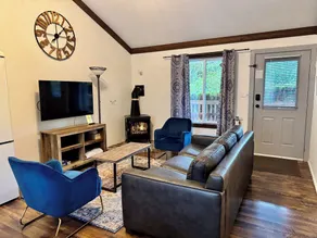 Beautiful, chic cottage, sleeps 6 - Image 4