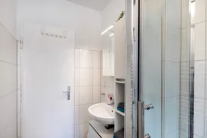 Characterful Apartment in the Heart of Kassel with Parking Included - Image 5