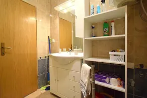 Holiday apartment with balcony and internet access - Image 4