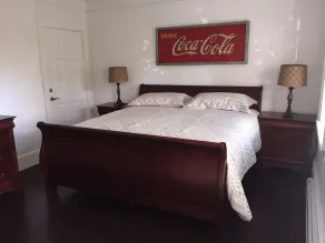 Apartment In Historic 1785 Thomas Jenkins House - Image 3