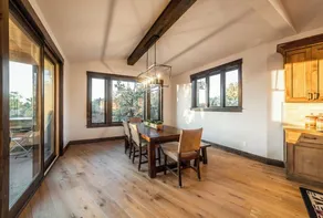 Exquisite Luxury Home with Panoramic Mountain Views & First-Class Amenities - Image 5