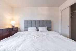 Spacious 2BR House Historic Downtown Roseville - Image 3