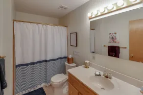 LAKEFRONT Cabin*Sandy swim beach*Crystal clear water - Image 4