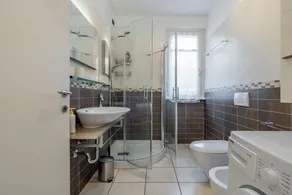 Comfortable and spacious 70 m2 apartment with swimming pool that can accommodate up to 4 people located on the ground floor of a residence. The property is located in Solaro di Lerici about 9 minutes by car from the Baia Blu beach and about 6 from the ce - Image 2
