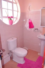This light filled appartment is , spacious, cosy and  feels more like home. - Image 2