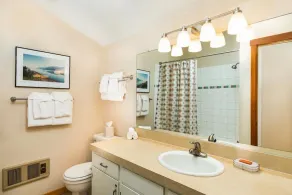 Bokhete 1823: 2Br + Loft -The Aspens -Renovated Western Design -Short Walk to Ski Shuttle - Image 2