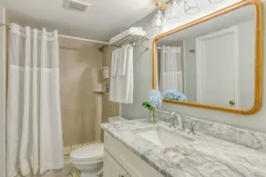 Entire Beach House, Steps to Beach, Heated Pool, Balcony, Walk to Restaurants, $300 in Free Tickets! - Image 4