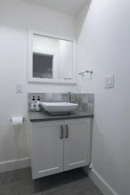 2 habitaciones 1. 5 baños Cottage Laneway privado en Kitsilano - Arbutus, Vancouver - Image 3