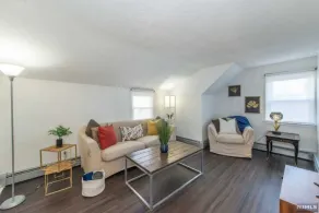 Cozy & Quiet 2 Bed Apt 20 Minutes to NYC - Image 1