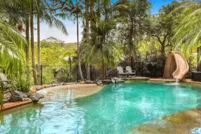 Retreat w Pool on Acreage - Image 5