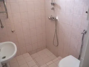 Holiday home with pool, Wi-Fi and air conditioning - Image 4