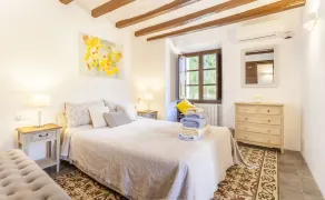 Stupendo, recentemente ristrutturato lusso 1730 Finca, piscina, frutteto, vista sulle montagne, Wi - Image 3