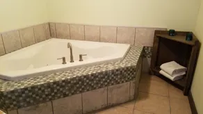 Rustic 4-Suite Home - 30 Mins from Albany GA - Image 2