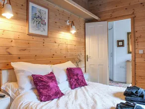 Astbury Falls Luxury Retreats - Image 5
