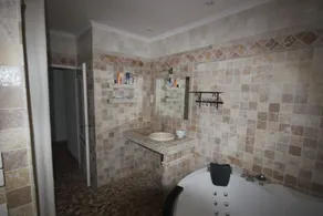 Baron Gard single-storey villa with swimming pool - Image 3