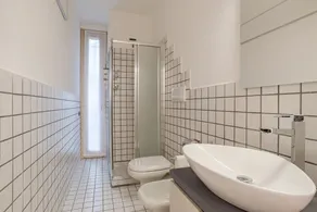 GuestHost - Cozy 60m2 apartment, perfect for two people, located on the 1st floor of a building with lift.The property is located on the road that connects Como and Menaggio, a few steps from the town center and just 300 meters from the Ossuccio lido, a - Image 2