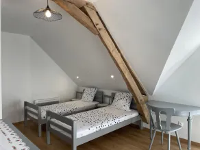 **Charming Farmhouse Retreat: Modern Comfort, Historic Charm, Ideal for Families & Outdoor Enthusiasts** - Image 3