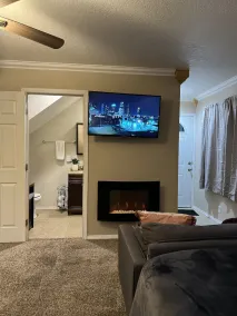 Spacious & Modern studio in the Heart of Roseville  - Image 3