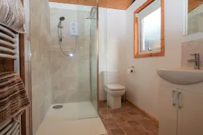 Shore front location on Loch Fyne, sleeps 4, log fire - Image 2