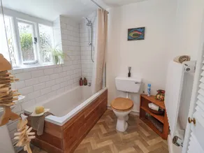Beehive Cottage - Image 2