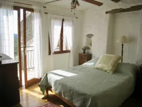 Picturesque house in 17th century village, with privacy, pool and views - Image 5