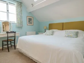 THE HAYLOFT, romantic, with a garden in Bishop's Frome - Image 4