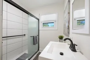 Quiet and contemporary home in coveted Watts-Hillendale. Close to Duke/VA. - Image 5