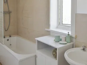 2 bedroom accommodation in Newbiggin-by-the-Sea - Image 2