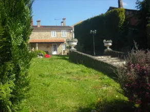 Typical House in a quiet area of ​​fields of grass, enclosed  - Image 5