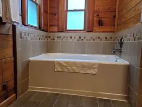 Charming rural 3 bedroom log cabin free parking - Image 3