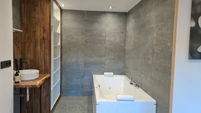 Loft con Encanto e Hidromasaje en Navarra, Cerca de Baztan - Image 4