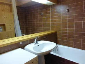 30m from ski slopes, 3rd floor, view mountain, balcony, tv, ski locker, 58m², Méribel - Image 2