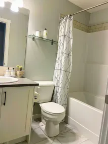 3 bedroom Townhouse Rooftop Patio & AC - Image 4
