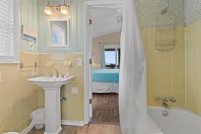Prenez le temps de votre vie à \"Beach Nuts\"!  Cette 5 chambres, 3 salles de bain Belle Oceanfront Home offre une vue imprenable sur Holden Beach et 14 personnes! - Image 3