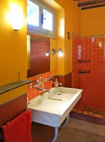 Rustikales Einfamilienhaus mit exklusivem Pool und großem Privatgarten - Image 3