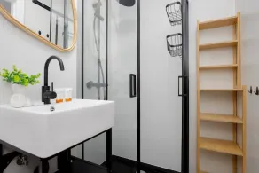 Spacious Apartment for 6 Persons | Balcony | Workspace - Image 2